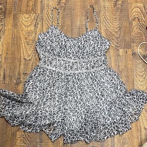 NWOT Trixxi size small Monochrome Floral Romper flowy lined summer casual dressy